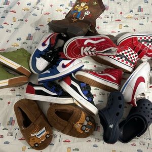 9 pairs of toddler shoes